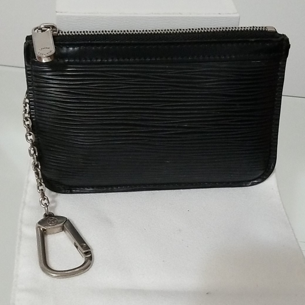 SOLD !     Louis Vuitton